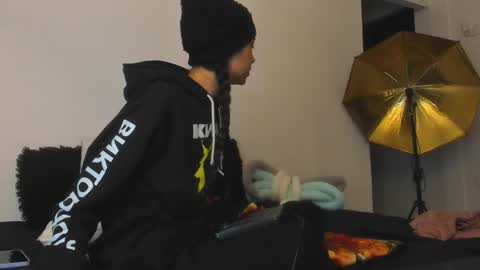 Snapshot of cleosexxx chatting on 10/19/25, 09:43 cleo y maikol online show from 10/19/25, 09:43