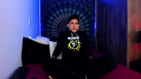 Snapshot of cleosexxx chatting on 11/05/25, 01:05 cleo y maikol online show from 11/05/25, 01:05