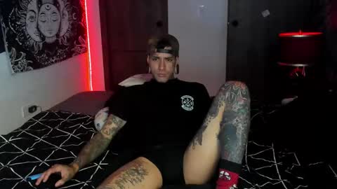 Snapshot of cleosexxx chatting on 11/14/25, 08:35 cleo y maikol online show from 11/14/25, 08:35