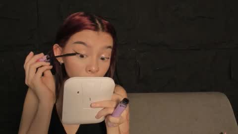 cleowhite_ online show from 11/25/25, 09:48