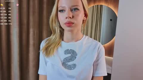 Aria online show from 12/01/25, 03:06