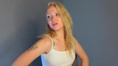 Alexandra online show from 10/27/25, 01:26