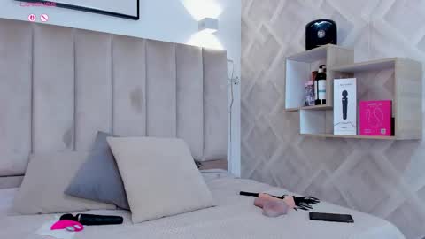 clhoe_johnson_ online show from 11/20/25, 12:05