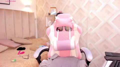 clhoe_johnson_ online show from 05/26/26, 12:12