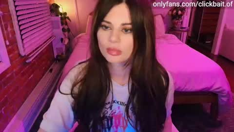 Snapshot of clickbait_ chatting on 11/03/25, 08:26 clickbait_ online show from 11/03/25, 08:26