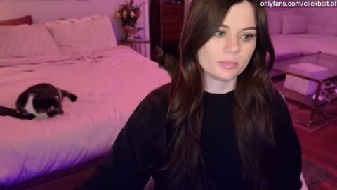 Snapshot of clickbait_ chatting on 11/23/25, 06:24 clickbait_ online show from 11/23/25, 06:24