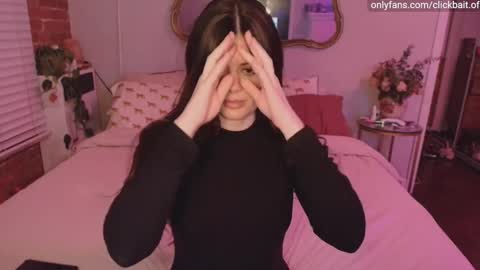 Snapshot of clickbait_ chatting on 02/02/26, 04:11 clickbait_ online show from 02/02/26, 04:11