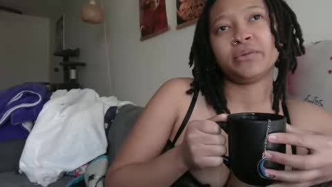 Snapshot of clioenchants chatting on 02/11/25, 05:07 High Queen Clio online show from 02/11/25, 05:07