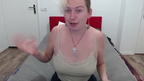 Syl  online show from 02/06/25, 09:22