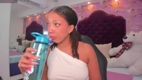 Snapshot of cloe_555 chatting on 10/28/25, 10:12 Cloe 555 online show from 10/28/25, 10:12