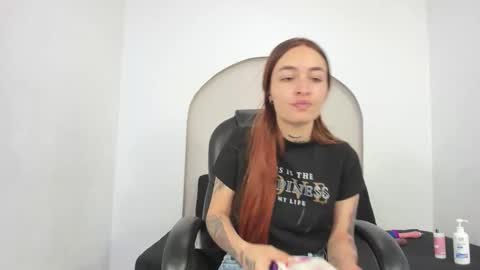 Snapshot of cloe_amazingg chatting on 12/21/25, 02:35 Cloe online show from 12/21/25, 02:35