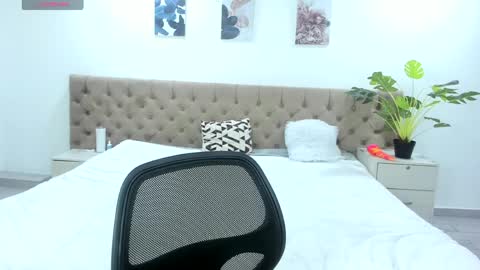 Snapshot of cloe_dolls_ chatting on 04/14/26, 03:45 Cloe online show from 04/14/26, 03:45