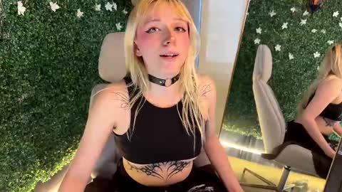  CLOE  online show from 09/17/25, 06:42