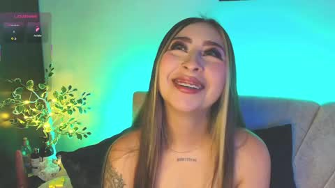 Snapshot of cloe_martinezz_ chatting on 04/23/26, 07:38 cloe_martinezz_ online show from 04/23/26, 07:38