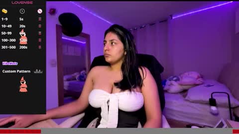 cloe small online show from 11/05/25, 02:11