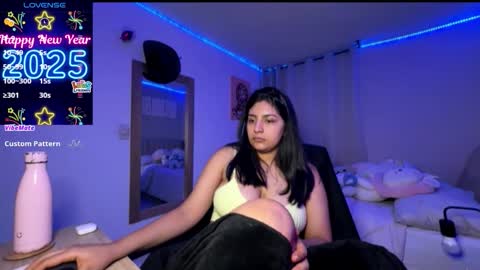 cloe small online show from 11/12/25, 06:14