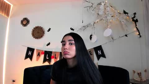 Snapshot of cloe_taylor__ chatting on 10/14/25, 04:24 CLOE online show from 10/14/25, 04:24