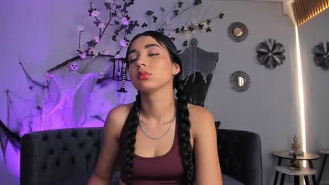 Snapshot of cloe_taylor__ chatting on 10/30/25, 03:30 CLOE online show from 10/30/25, 03:30