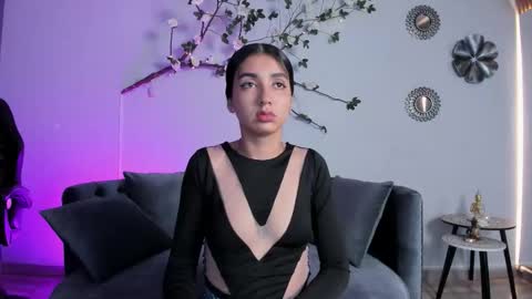 Snapshot of cloe_taylor__ chatting on 11/23/25, 01:33 CLOE online show from 11/23/25, 01:33