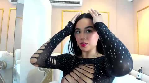 Snapshot of cloehap chatting on 02/06/25, 12:16 Cloe online show from 02/06/25, 12:16