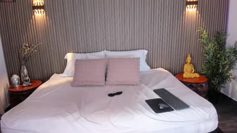 Cloe Harp  online show from 10/09/25, 11:30