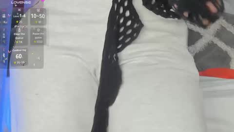 cloeparker_ online show from 12/17/25, 11:27