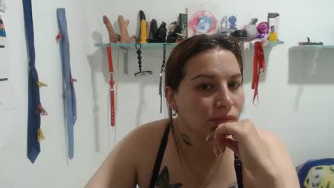 Snapshot of cloepussy chatting on 09/15/25, 07:03 cloepussy online show from 09/15/25, 07:03