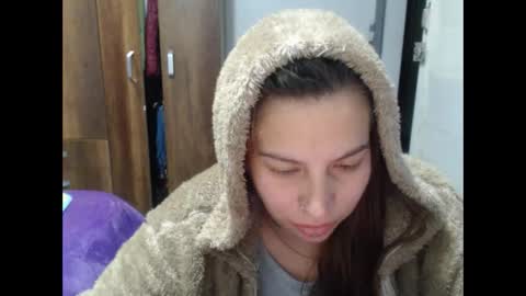 Snapshot of cloepussy chatting on 10/23/25, 08:18 cloepussy online show from 10/23/25, 08:18