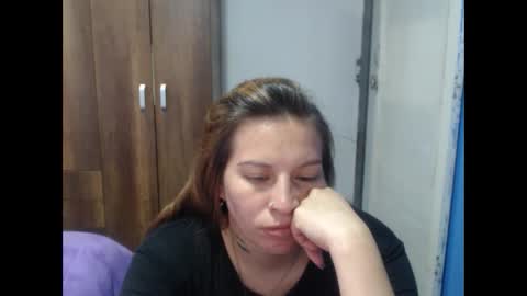 Snapshot of cloepussy chatting on 10/27/25, 08:13 cloepussy online show from 10/27/25, 08:13