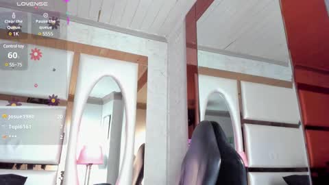 Snapshot of cloerodriguez chatting on 12/22/24, 09:09 ---Cloe--- online show from 12/22/24, 09:09