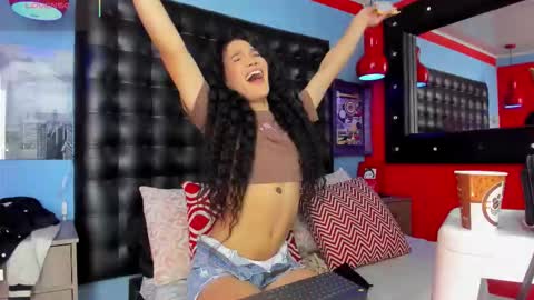 Snapshot of cloerodriguez chatting on 11/19/25, 03:12 ---Cloe--- online show from 11/19/25, 03:12