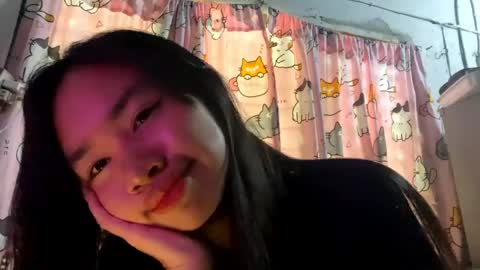 Snapshot of clorahosfeld chatting on 04/22/26, 05:43 Mikki online show from 04/22/26, 05:43