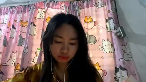 Snapshot of clorahosfeld chatting on 04/23/26, 08:13 Mikki online show from 04/23/26, 08:13