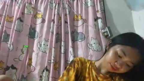 Snapshot of clorahosfeld chatting on 04/23/26, 12:29 Mikki online show from 04/23/26, 12:29