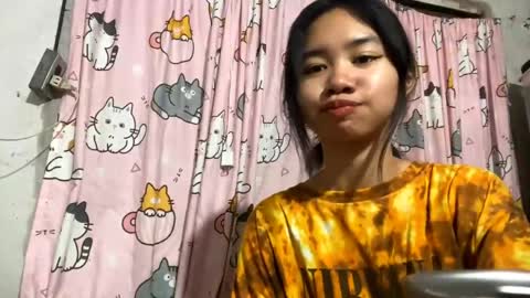 Snapshot of clorahosfeld chatting on 05/18/26, 09:15 Mikki online show from 05/18/26, 09:15