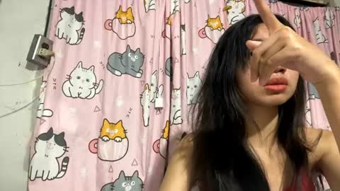 Snapshot of clorahosfeld chatting on 05/23/26, 12:20 Mikki online show from 05/23/26, 12:20
