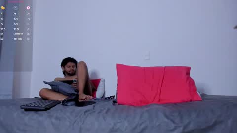 Snapshot of cloudy_pigdude chatting on 02/19/25, 12:57 CRISTIAN online show from 02/19/25, 12:57