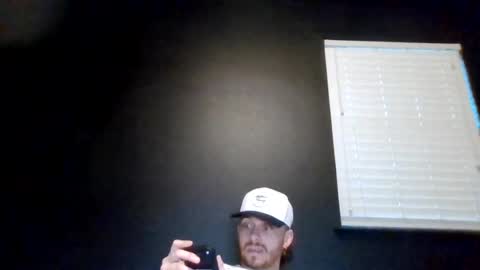 Snapshot of cloudyydayzz chatting on 06/22/26, 03:25 tallhungandcloudy online show from 06/22/26, 03:25