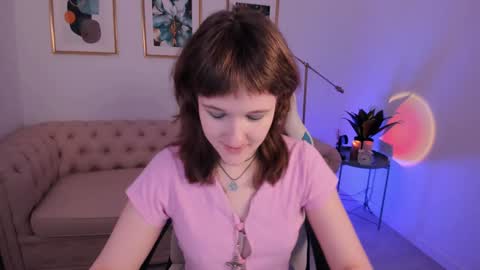 Snapshot of clover_red chatting on 12/03/24, 02:05 Clover follow me online show from 12/03/24, 02:05