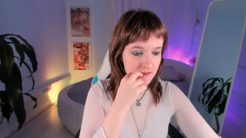 Snapshot of clover_red chatting on 12/04/24, 01:42 Clover follow me online show from 12/04/24, 01:42