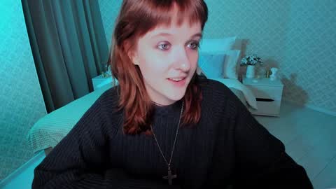 Snapshot of clover_red chatting on 12/17/24, 02:55 Clover follow me online show from 12/17/24, 02:55