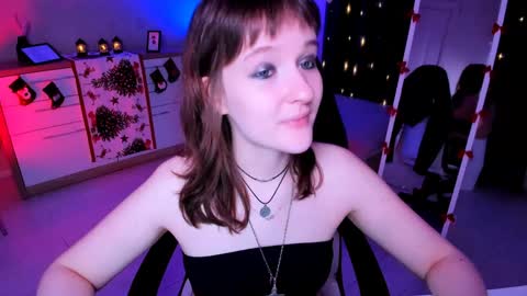 Snapshot of clover_red chatting on 12/26/24, 02:48 Clover follow me online show from 12/26/24, 02:48