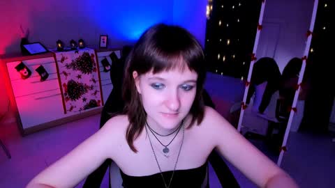 Snapshot of clover_red chatting on 12/26/24, 06:22 Clover follow me online show from 12/26/24, 06:22