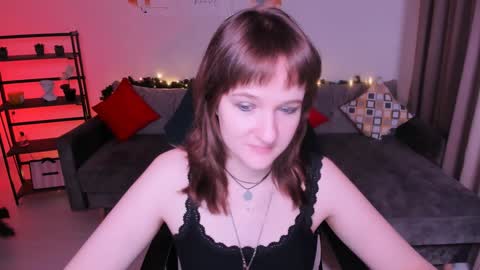 Snapshot of clover_red chatting on 01/05/25, 02:52 Clover follow me online show from 01/05/25, 02:52