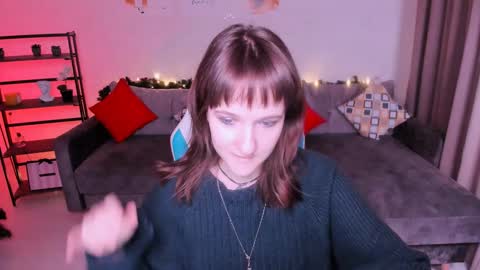 Snapshot of clover_red chatting on 01/05/25, 06:02 Clover follow me online show from 01/05/25, 06:02