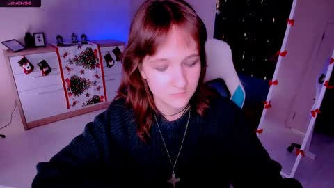 Snapshot of clover_red chatting on 01/19/25, 09:13 Clover follow me online show from 01/19/25, 09:13