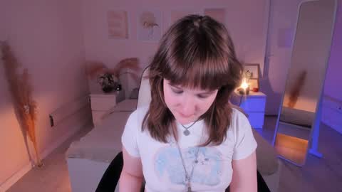 Snapshot of clover_red chatting on 01/26/25, 10:02 Clover follow me online show from 01/26/25, 10:02