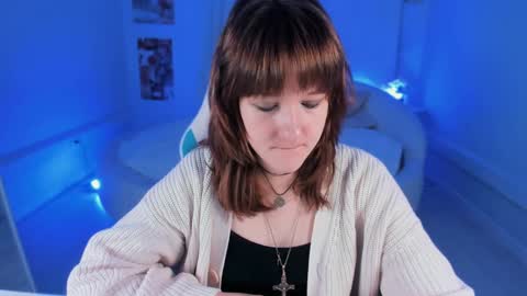 Snapshot of clover_red chatting on 01/30/25, 02:04 Clover follow me online show from 01/30/25, 02:04