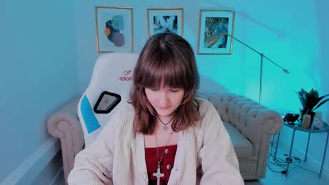 Snapshot of clover_red chatting on 02/04/25, 02:21 Clover follow me online show from 02/04/25, 02:21