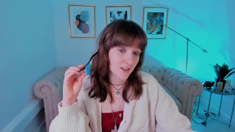 Snapshot of clover_red chatting on 02/04/25, 05:23 Clover follow me online show from 02/04/25, 05:23